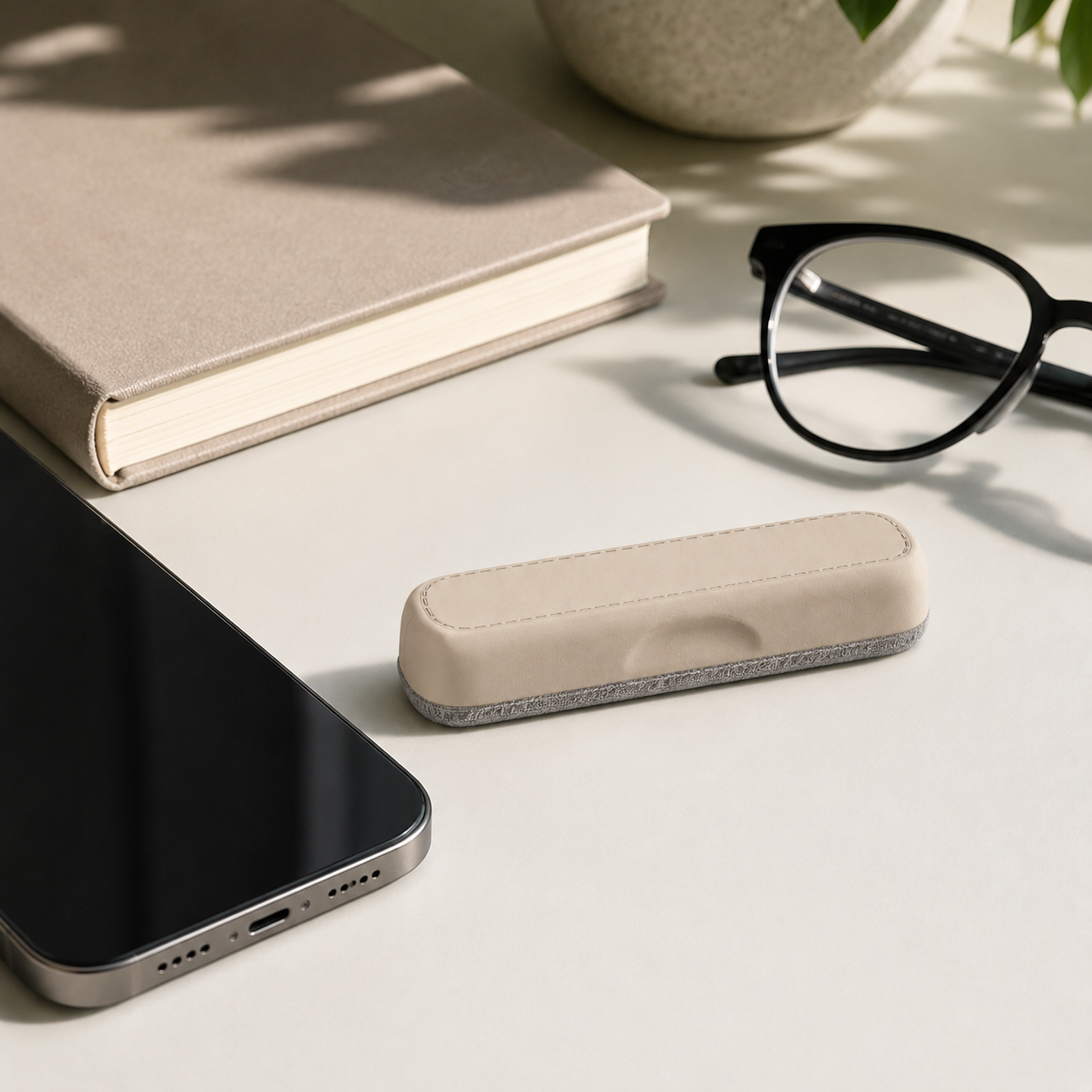 Reusable Wide-Surface Screen Cleaning Bar – Portable Microfiber Wiper for Phones, Tablets & Laptops